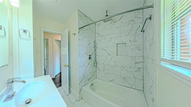 Building Photo - 4322 Tavenor Ln