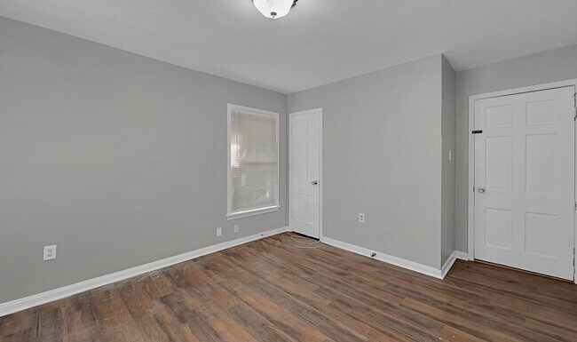 Building Photo - 2712 Mitchell Ave