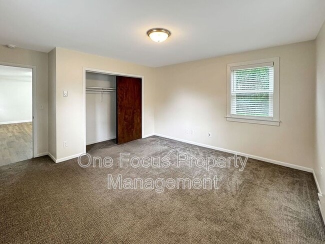 Building Photo - 135 Pine St