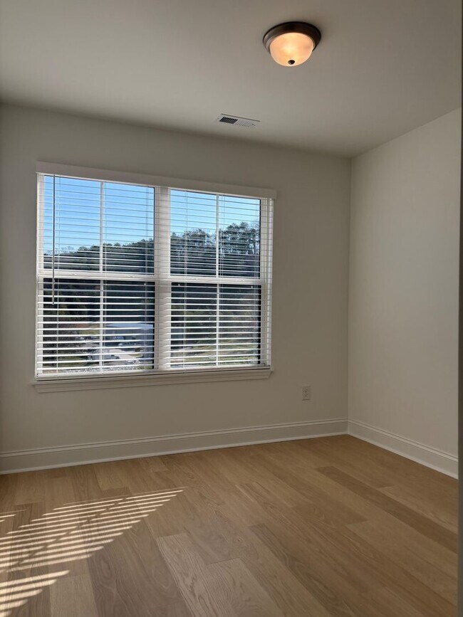 Building Photo - Knoxville 37920 - 3 bedroom 2.5 bath - cal...