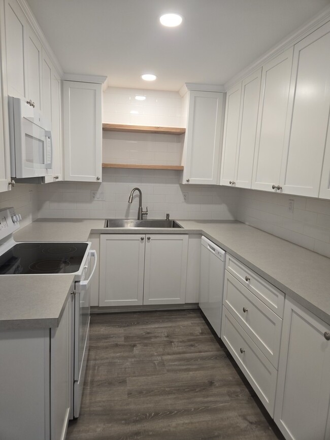 Building Photo - 1567 W Stonehenge Dr