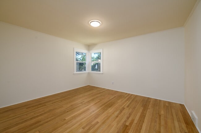 Building Photo - 361 Meadowbrook Ave
