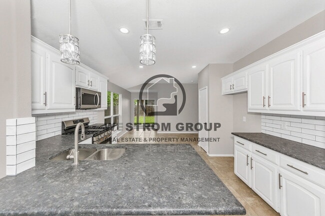 Building Photo - 2201 Sweetwood Dr