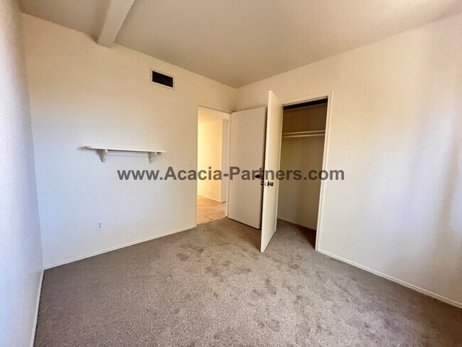Building Photo - Four Bedroom Home