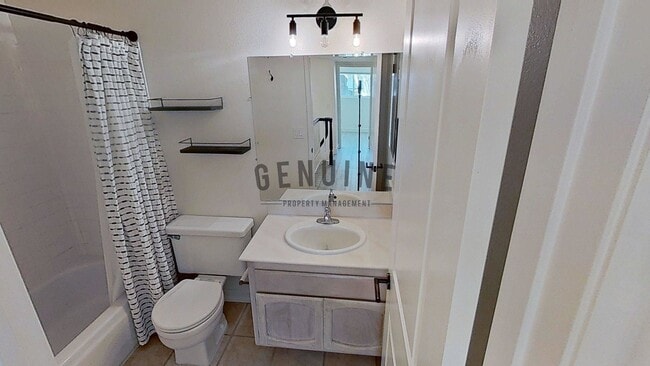 Building Photo - Beautiful 3Bd 2.5Ba Costa Mesa Townhome