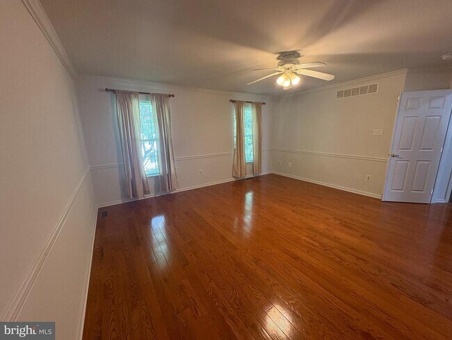 Building Photo - 208 Castle Dr