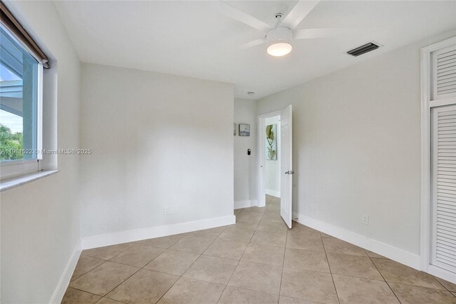 Building Photo - 3033 NE 20th Terrace