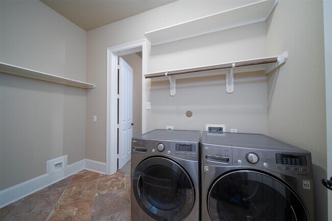 Building Photo - 5203 Heather Meadow Ln