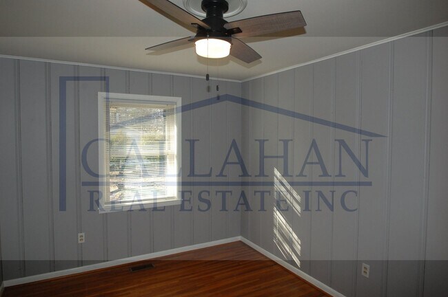 Building Photo - Updated Sherwood 3 bed 2 bath