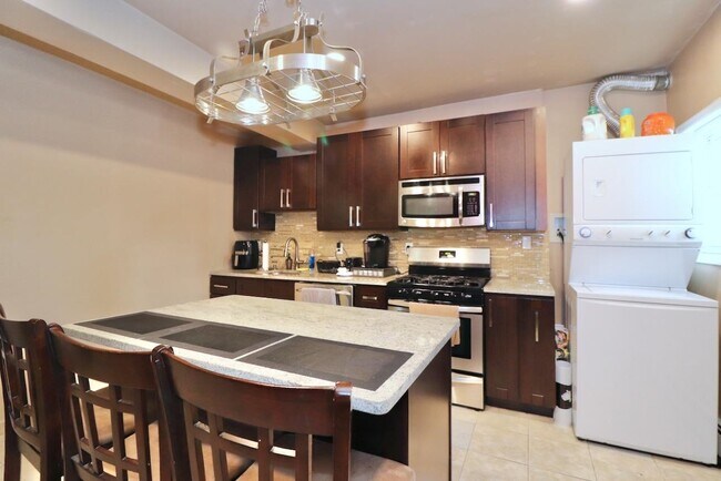 Building Photo - 311 5th St