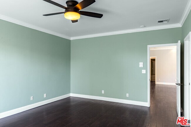 Building Photo - 818 6th St