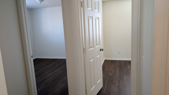 Building Photo - Beautiful 3 bedroom/1 bath in gated community. Call or come by to view!