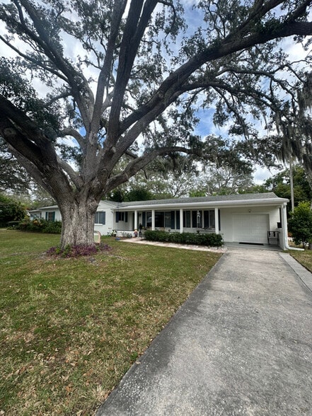 Primary Photo - 217 Baker Ave