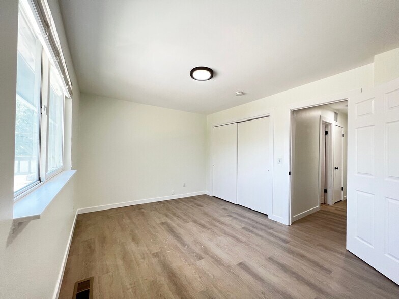 Building Photo - 1484 S 400 E
