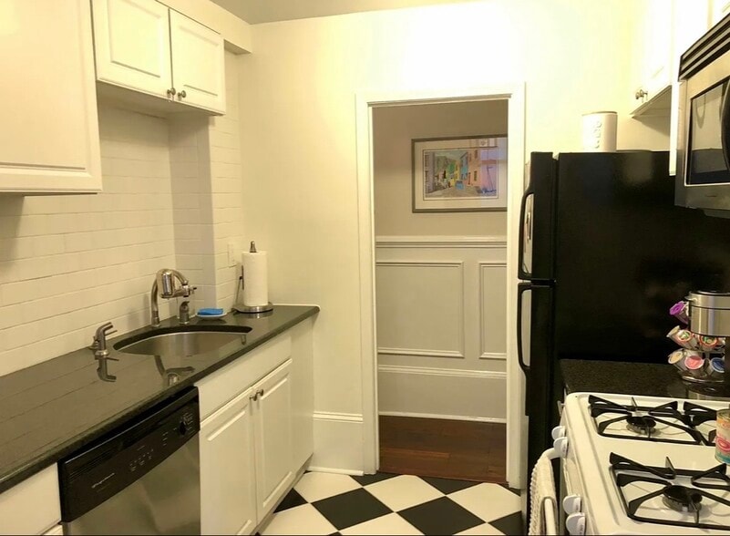 Building Photo - 1624 Spruce St