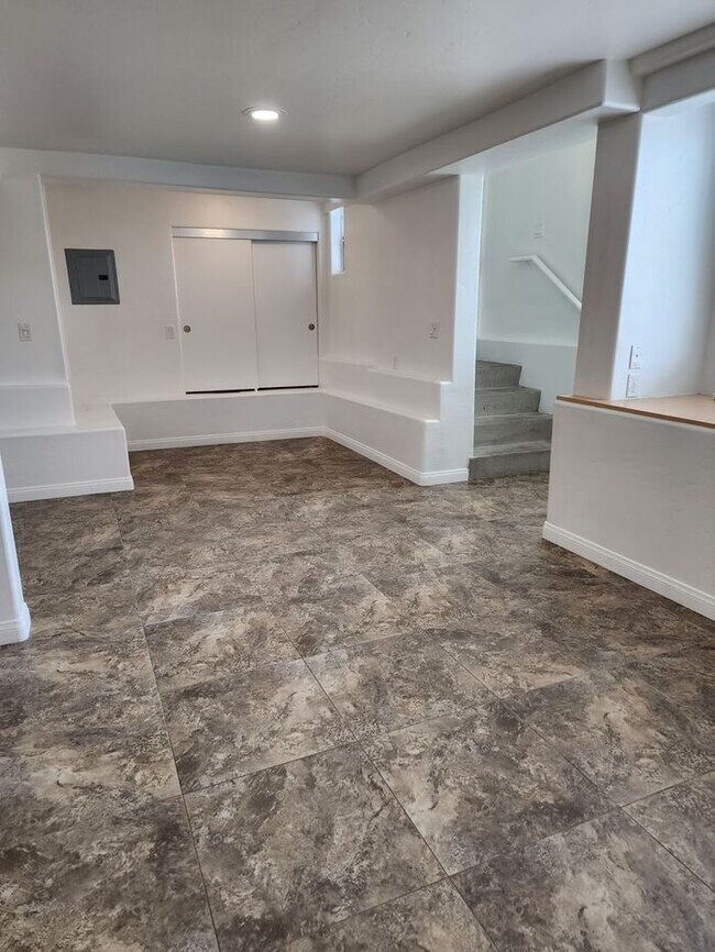 Building Photo - Imperial Beach, Spacious 1BR/1BA Unit only 1 Block from the beach!