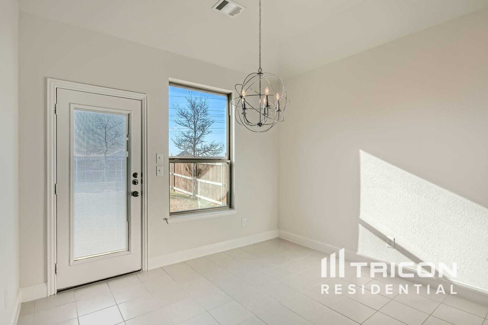 Building Photo - 334 S Hill Dr