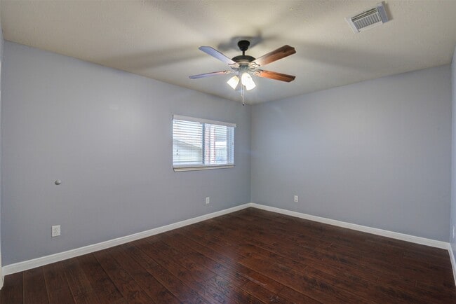Building Photo - 3403 Kerr Ln