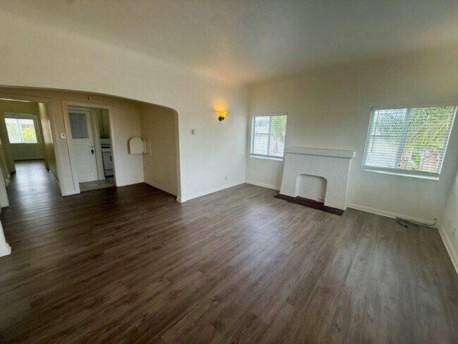 Building Photo - 1059 Mira Mar Ave.