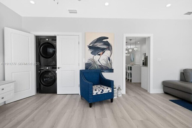 Building Photo - 112 Ave D