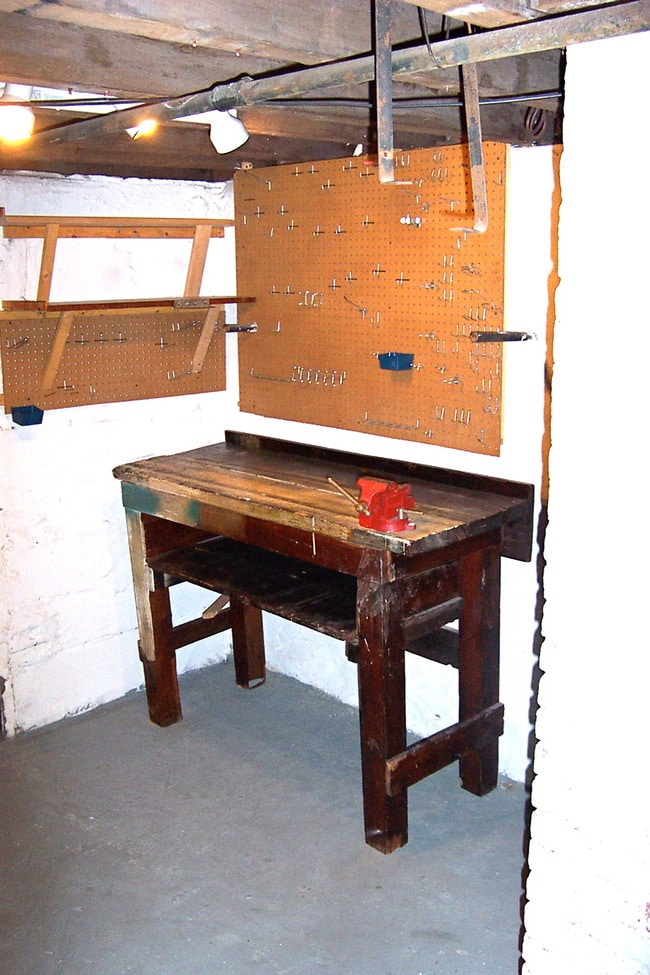 Building Photo - 2628 E Somerset St