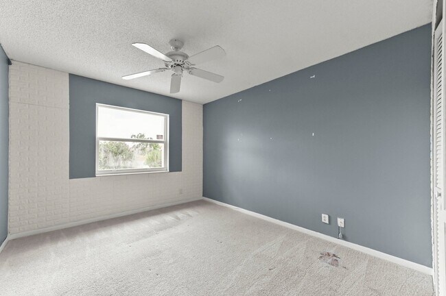 Building Photo - 8495 Lakepoint Ct