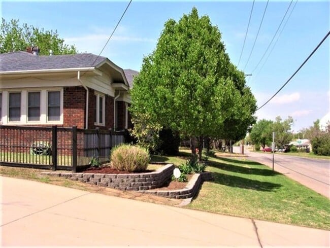 Building Photo - 500 NW 35th St