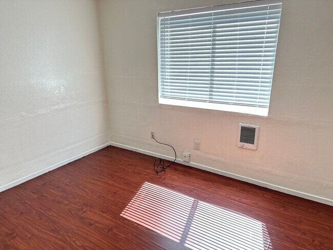 Building Photo - 1317