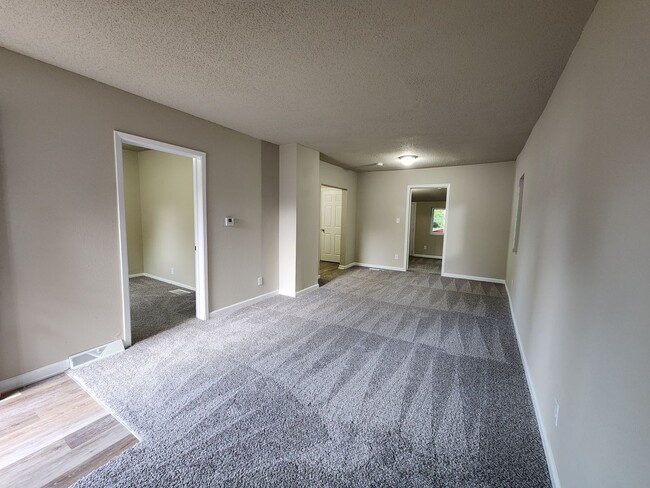 Building Photo - Fully remodeled 2 Bedroom Home