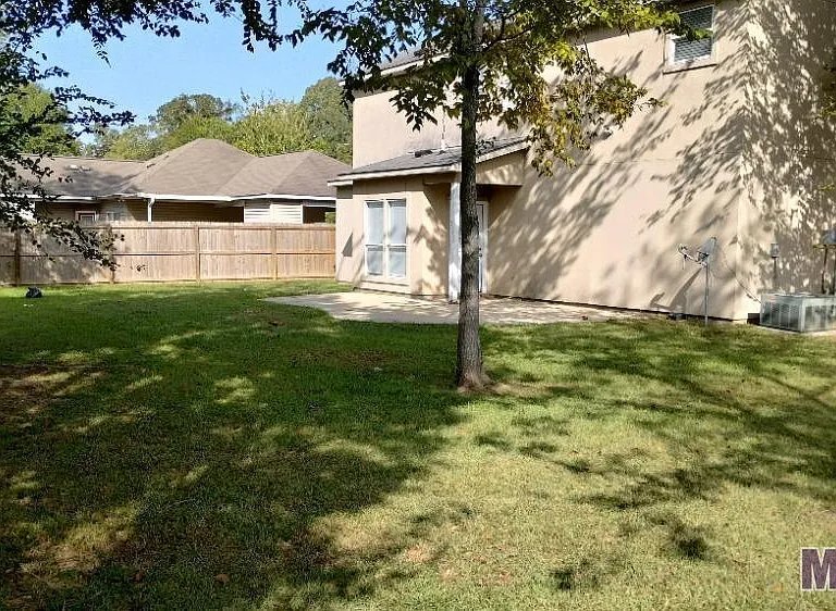 Building Photo - 39021 Prairie S Dr