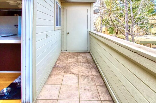 Building Photo - 9127 Newhall Dr