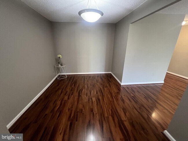 Building Photo - 4500 S Four Mile Run Dr