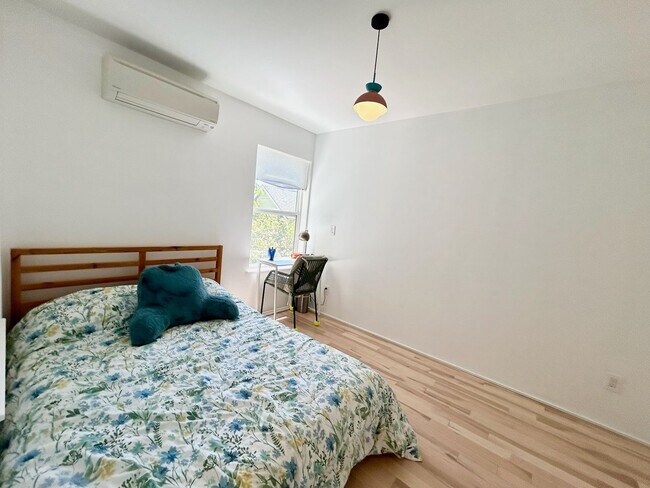 Building Photo - PRAGER DUPLEX