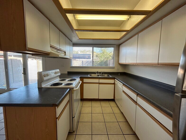 Building Photo - 5744 N 44th Ave