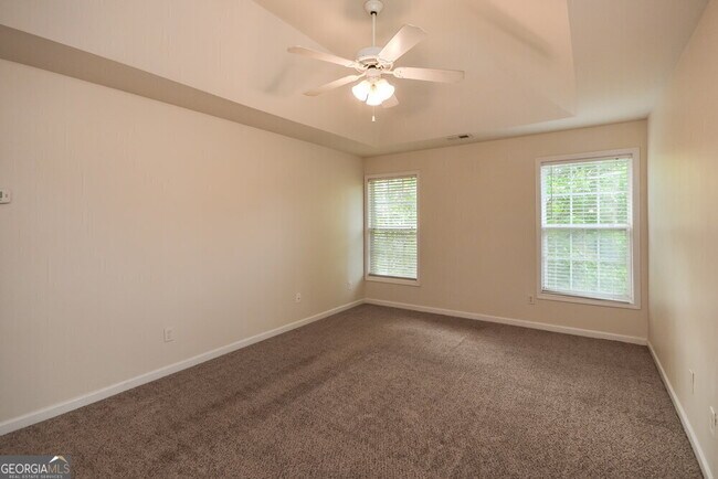 Building Photo - 140 Lantana Dr