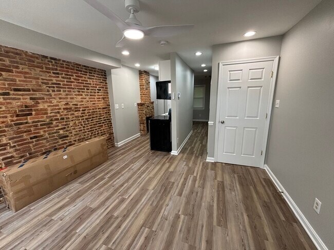 Building Photo - 2 bedroom home with Balcony