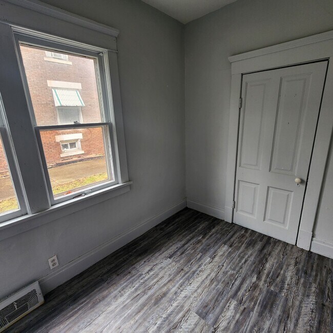 Building Photo - 614 N Griffin St