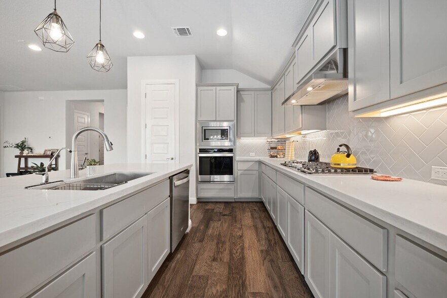Kitchen - 513 Elworth Path