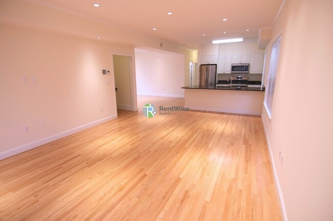 Building Photo - 15 Langdon St