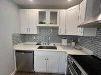 Building Photo - 812 Burgundy Q