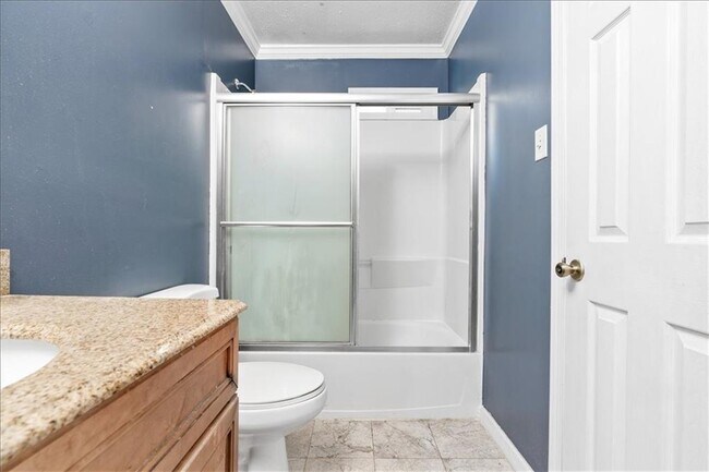 Building Photo - 2412 Peachwood Cir NE