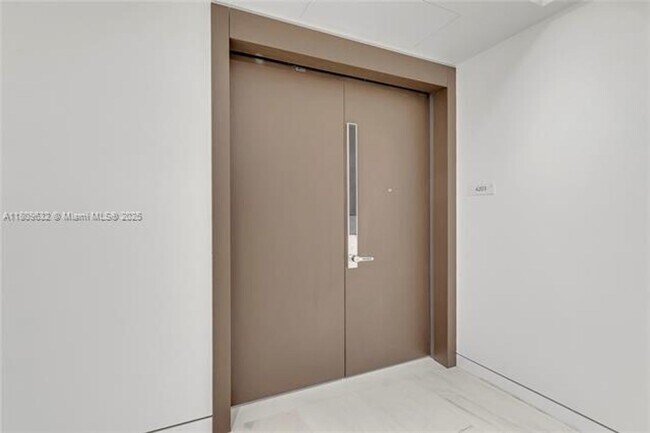 Building Photo - 300 Biscayne Blvd Way