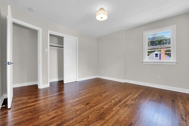 Building Photo - Beautiful Renovated 4 Bedroom 2.5 Bathroom Home for Rent!