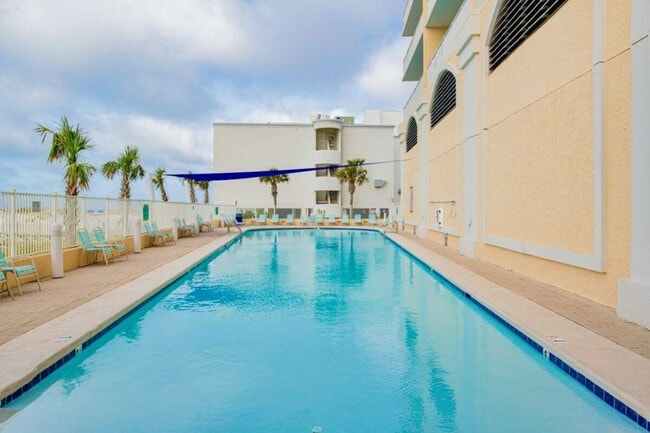 Building Photo - 365 E Beach Blvd