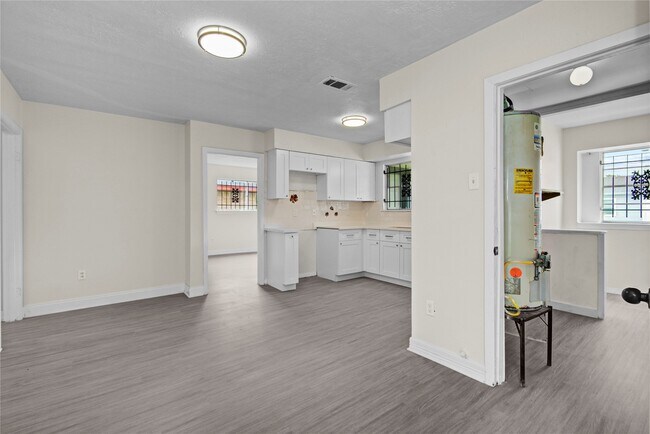Building Photo - 7329 Gleason Rd