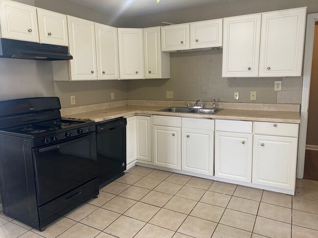 Building Photo - 733 Parkview St