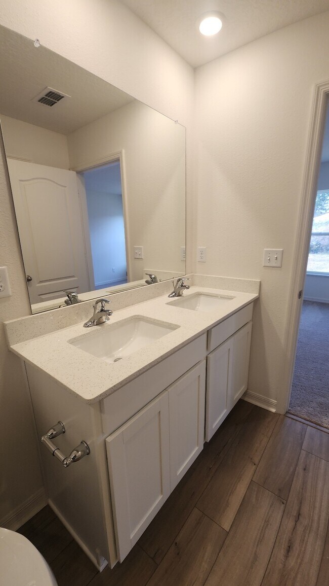 Building Photo - new 3/2 home