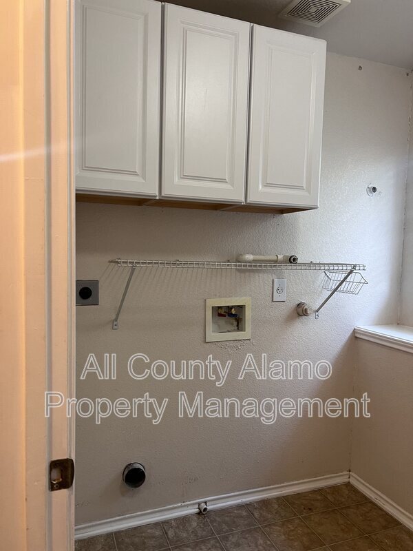 Building Photo - 7431 Cedar Farm