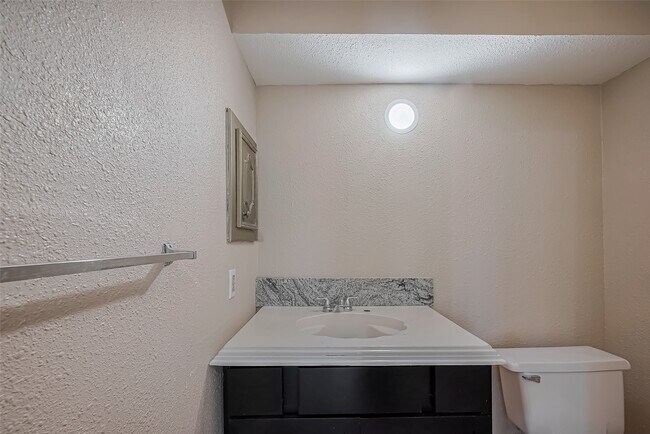 Building Photo - 4015 Black Locust Dr