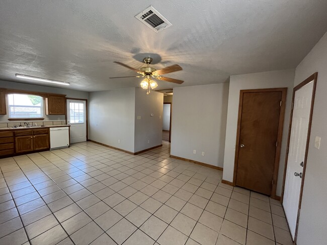 Primary Photo - 10 Marie Ln